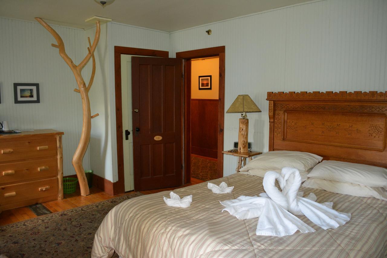 The Woods Inn Inlet Экстерьер фото