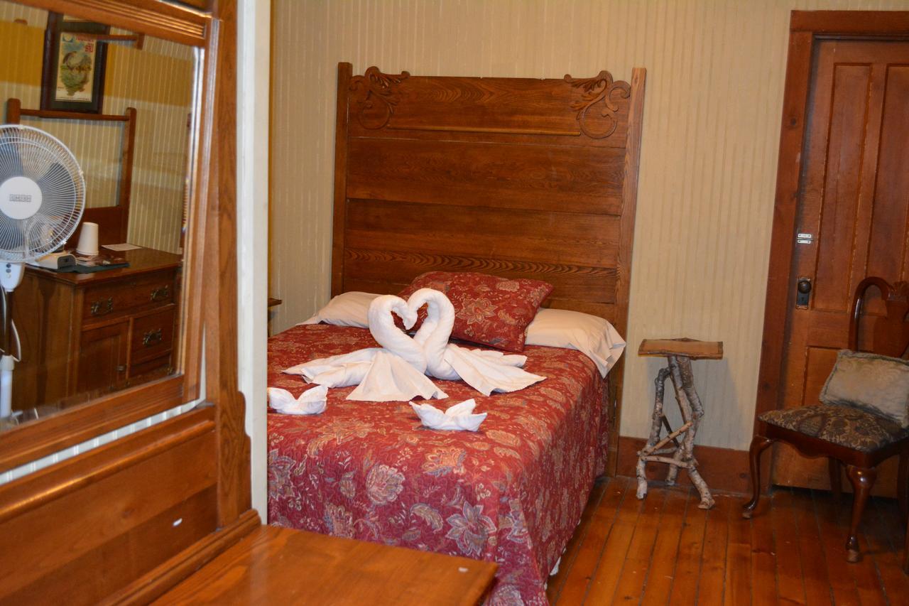 The Woods Inn Inlet Экстерьер фото