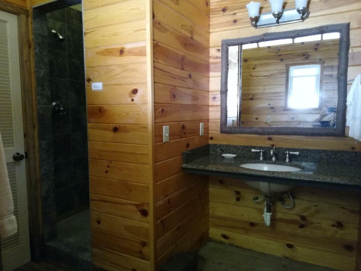The Woods Inn Inlet Экстерьер фото