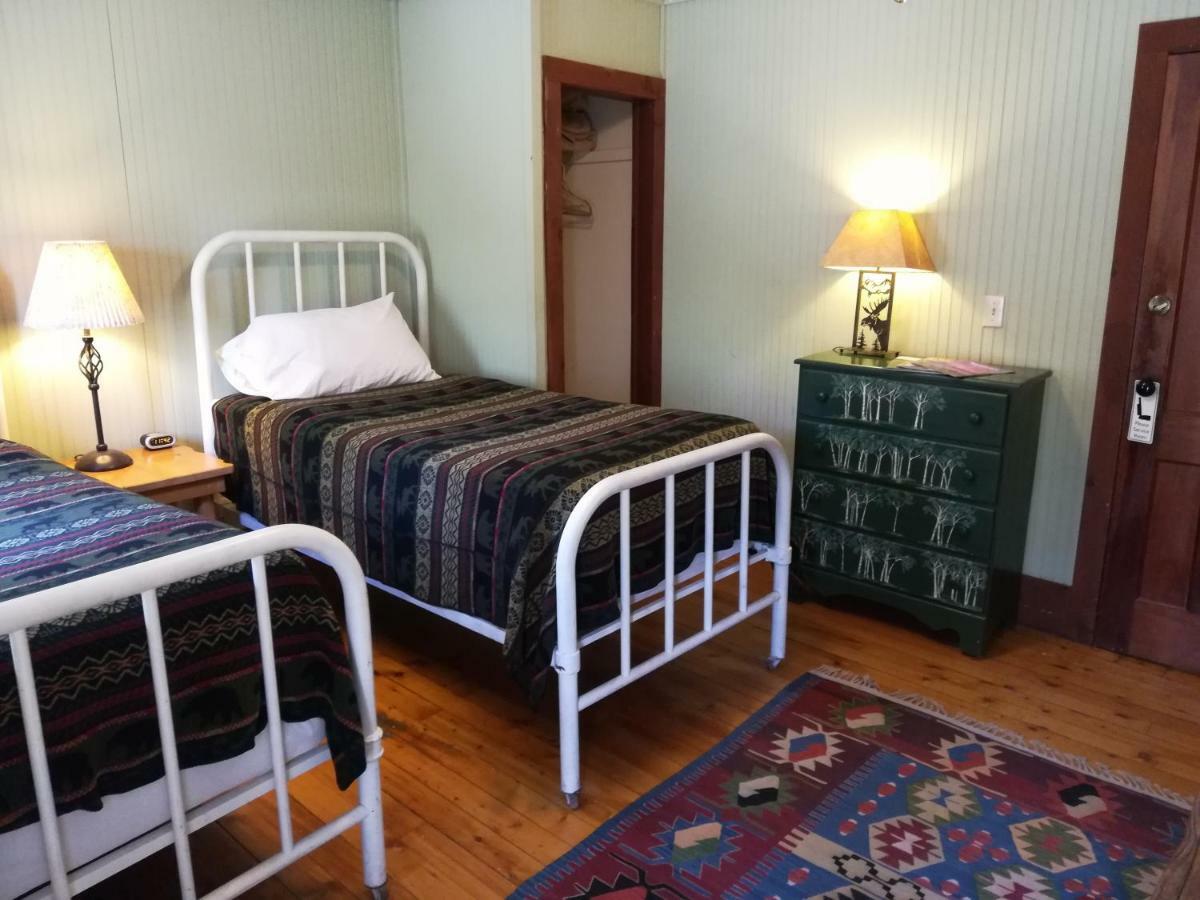 The Woods Inn Inlet Экстерьер фото