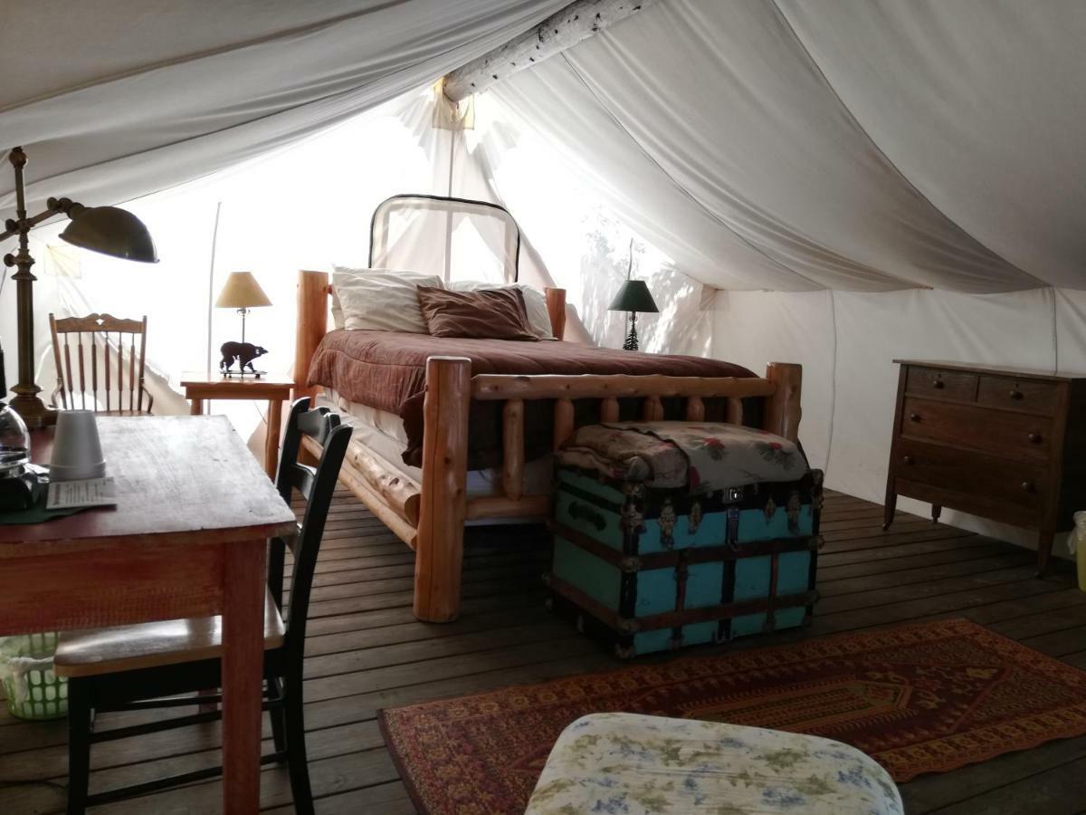 The Woods Inn Inlet Экстерьер фото
