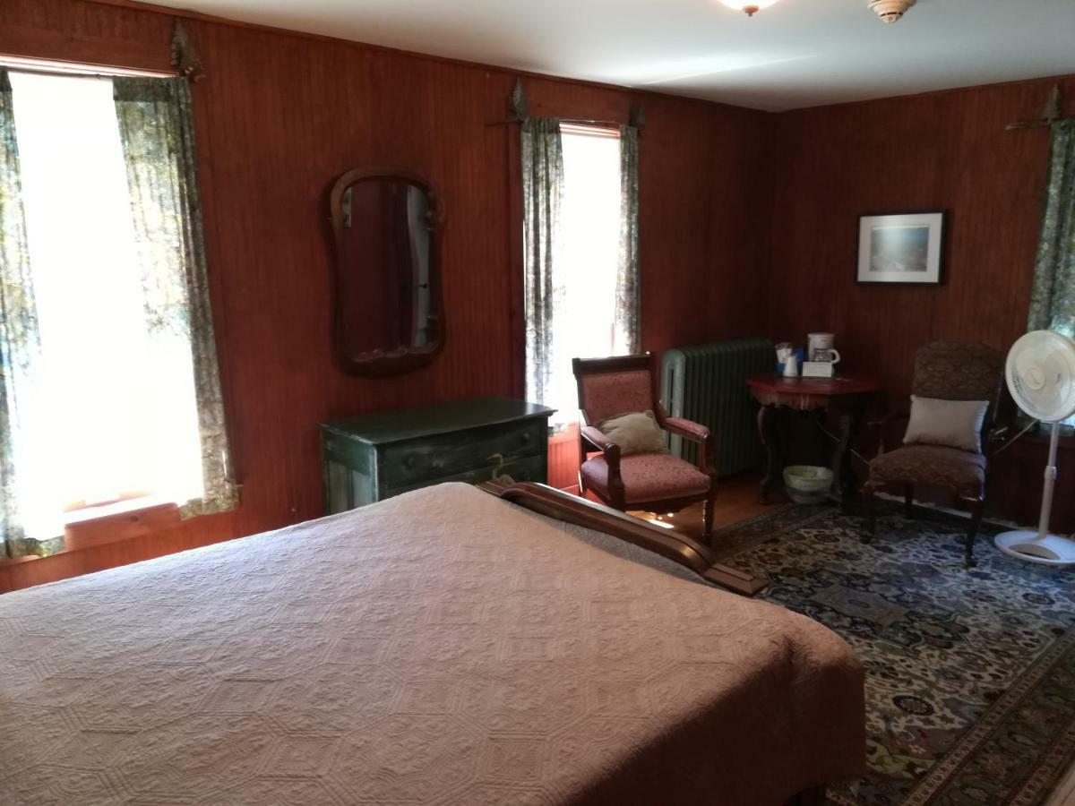 The Woods Inn Inlet Экстерьер фото