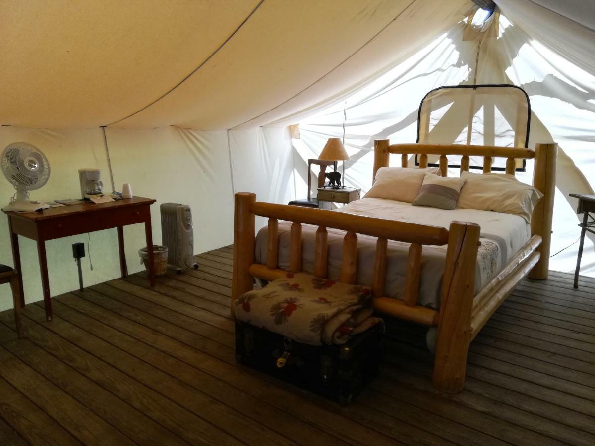 The Woods Inn Inlet Экстерьер фото