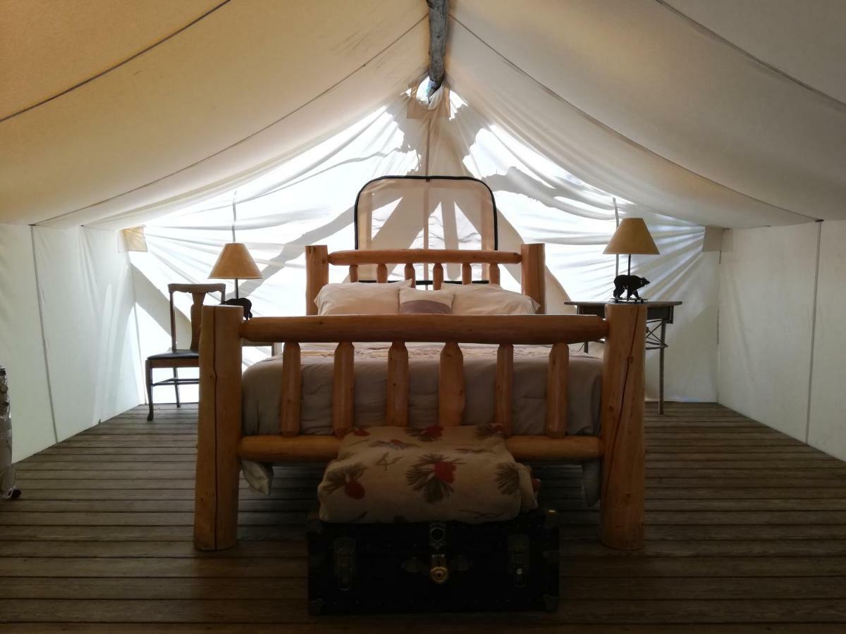 The Woods Inn Inlet Экстерьер фото