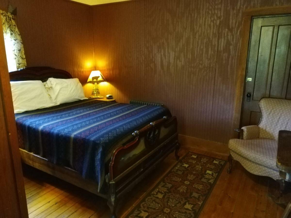 The Woods Inn Inlet Экстерьер фото
