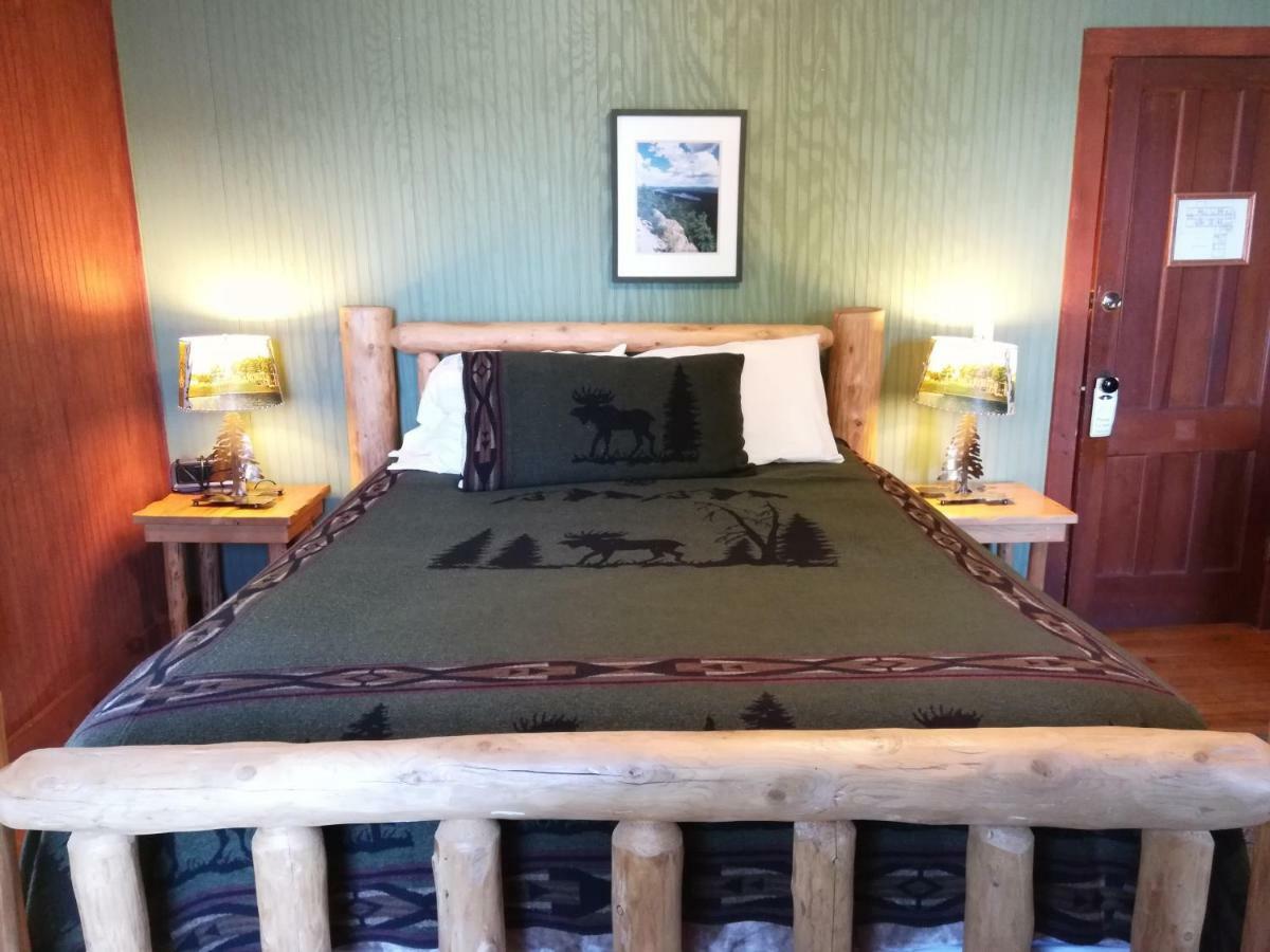 The Woods Inn Inlet Экстерьер фото