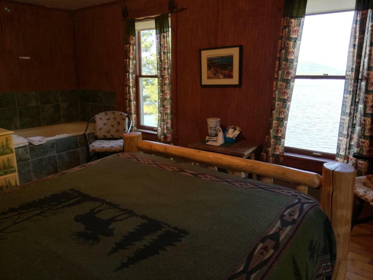 The Woods Inn Inlet Экстерьер фото