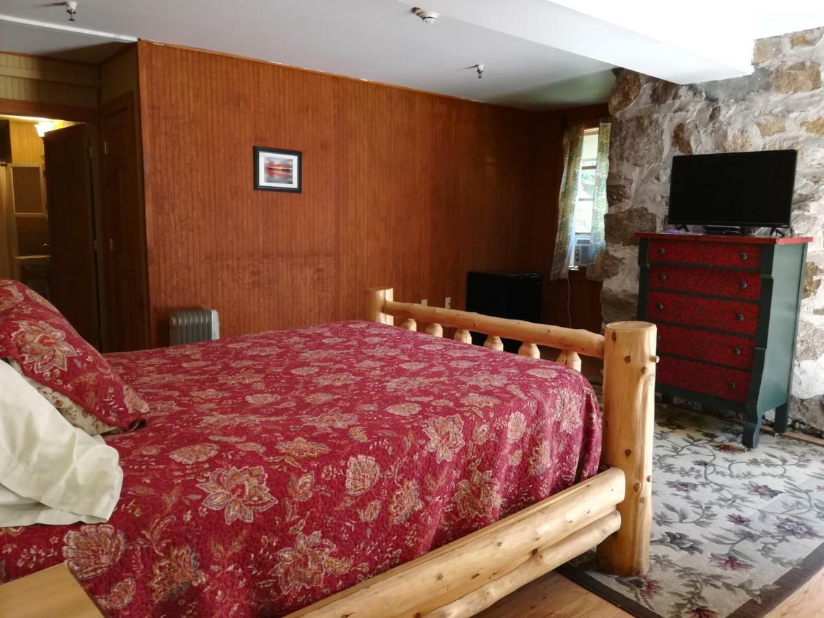 The Woods Inn Inlet Экстерьер фото