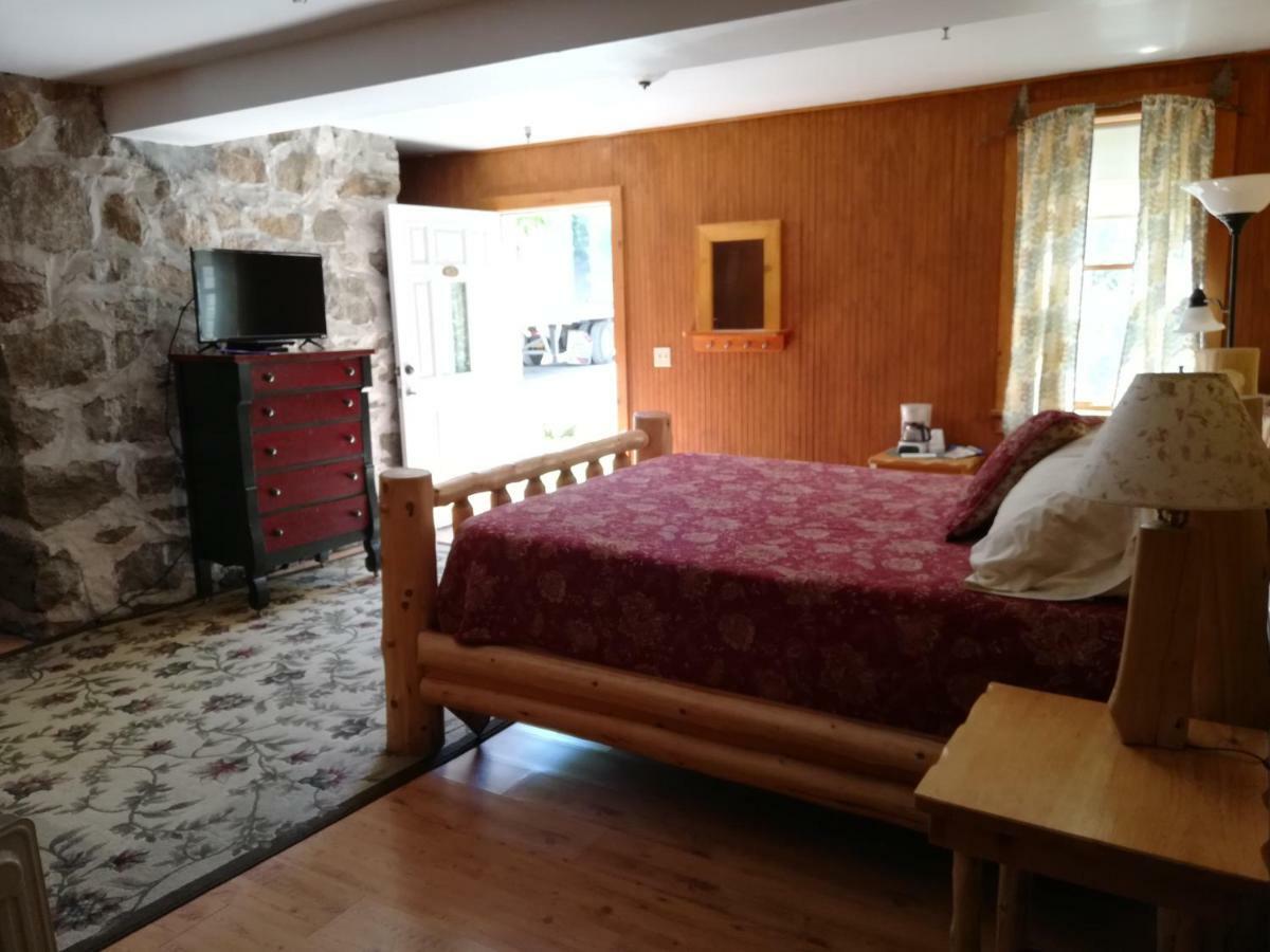 The Woods Inn Inlet Экстерьер фото