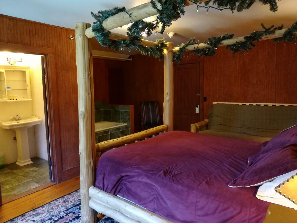 The Woods Inn Inlet Экстерьер фото